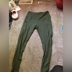 Women’s green yoga pants